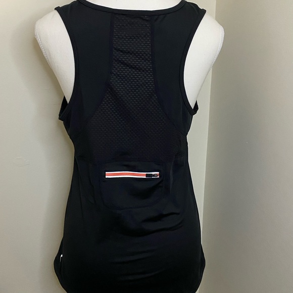 ZYIA Black Fitted Sleeveless Fitness Activewear Tank with zipper pocket - Picture 3 of 5